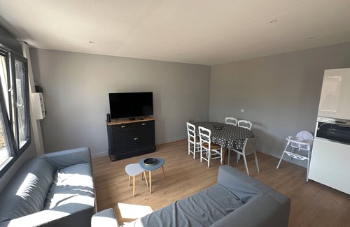 Luc-sur-Mer Casa | 3-bedroom seaside house with garden and parking. Pets welcome.