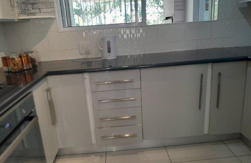 Faerie Glen Apartamento | 3 bedroom self catering @ Lelapa La Baphogole