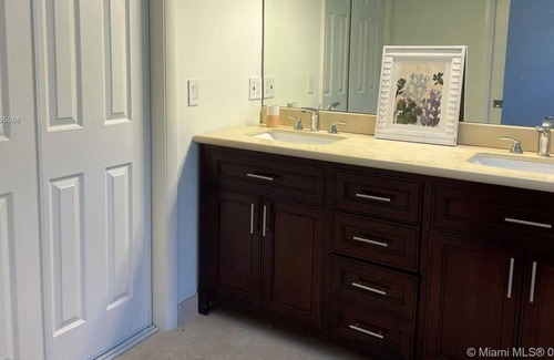 Nautilus Isle Apartamento | 3 Bedroom Single family 234703 by Houzlet