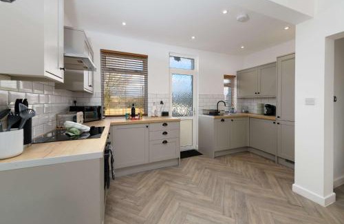 Neath Casa | 3 Bedroom Spacious and Homely Welsh Retreat
