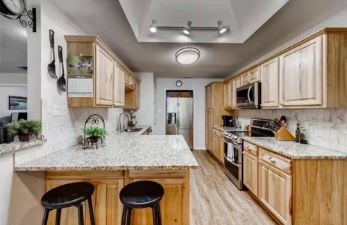 Buda Casa | 3-bedroom spacious, private house with pool, game room, fitness room, sleeps 8+
