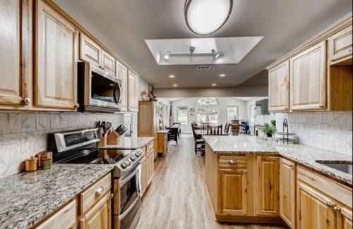 Buda Casa | 3-bedroom spacious, private house with pool, game room, fitness room, sleeps 8+