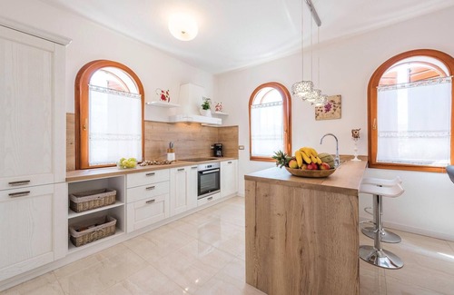 Vabriga Casa | Impresionante casa de 3 dormitorios en.