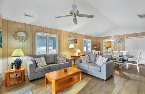 Myrtle Beach Casa | 3 Bedroom Summer Cottage only Steps from the Ocean