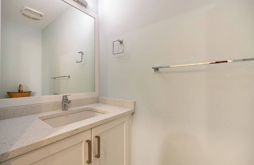 Abbotsford Casa | 3-bedroom townhome in enchanting Abbotsford with AC