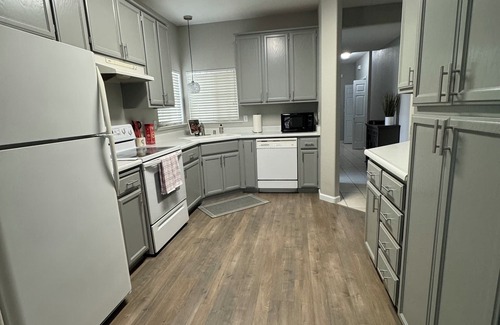 Merced Casa | 3-bedroom townhome in marvelous Merced with WiFi, AC