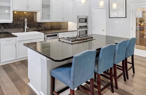 Uptown Casa | 3-bedroom townhome in wonderful Dallas with AC, WiFi