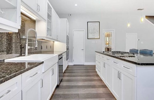 Uptown Casa | 3-bedroom townhome in wonderful Dallas with AC, WiFi
