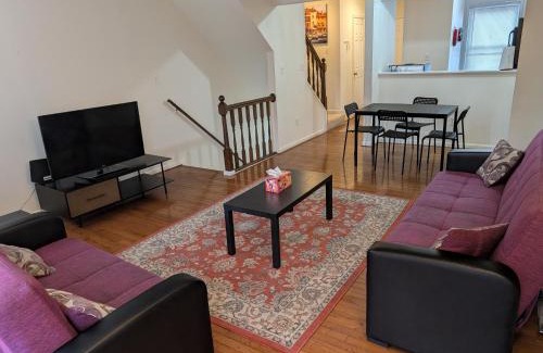 Seven Corners Casa | 3 Bedroom Townhouse 8 Miles to Washington DC