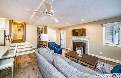 South End Condominio | 3 bedroom, two full bath home is meticulously maintained!