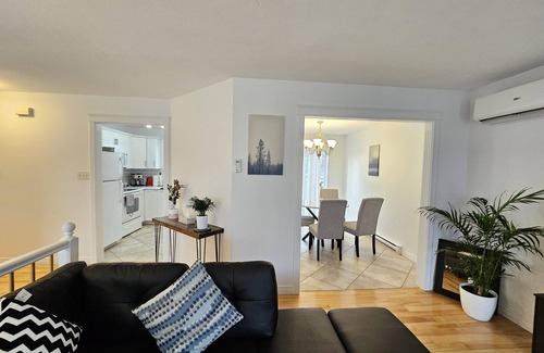 Moncton Casa | 3 Bedroom Upper unit House