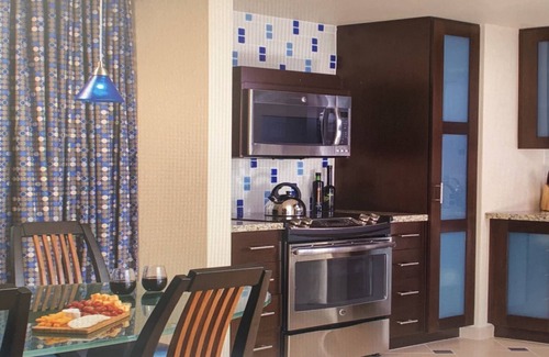 Las Vegas Apartamento | 3 bedroom villa for Las Vegas F1 race! Located on race course.