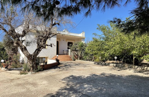 Ugento Villa | 3 dormitorios con piscina juego en su propio olivar