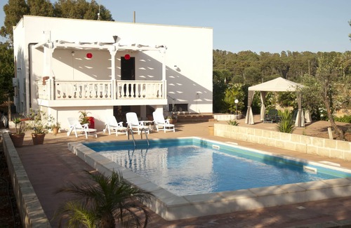 Ugento Villa | 3 dormitorios con piscina juego en su propio olivar