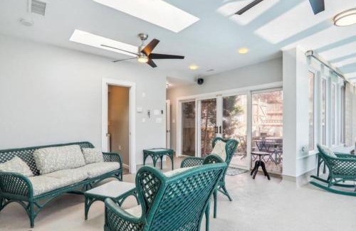 Wheaton Casa | 3 bedroom w indoor pool hotub