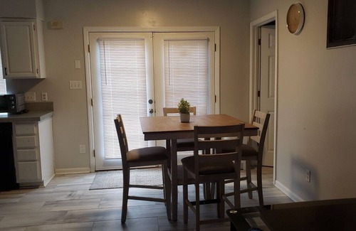 Toddville Road Casa | 3 bedroom with open loft home Close to Airport