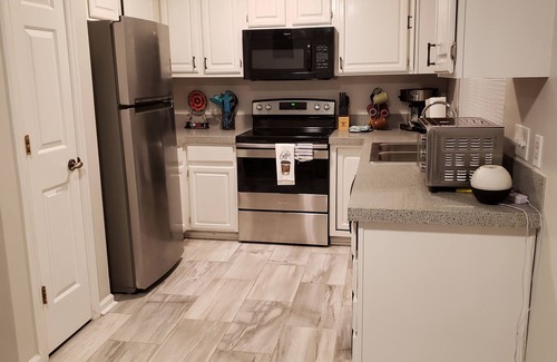 Toddville Road Casa | 3 bedroom with open loft home Close to Airport