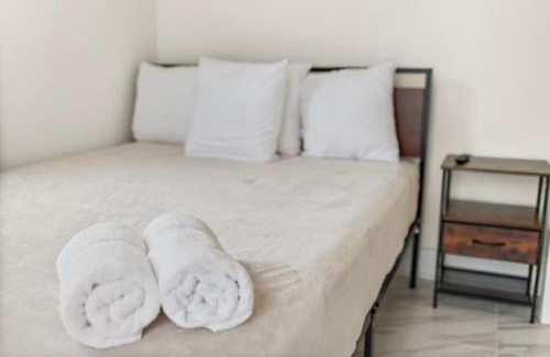 Pompano Beach Villa | 3 bedrooms and 2 bathrooms Charming Beachside House with King Bed