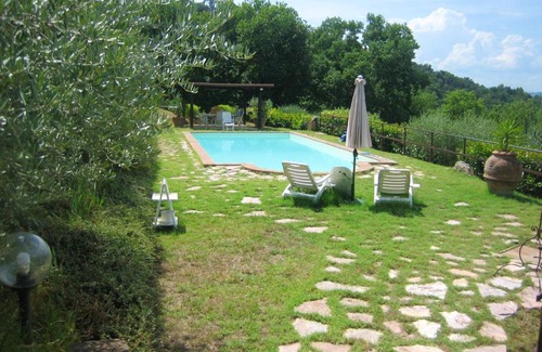 Torgiano Apartamento | 3 bedrooms appartement with shared pool furnished garden and wifi at Torgiano