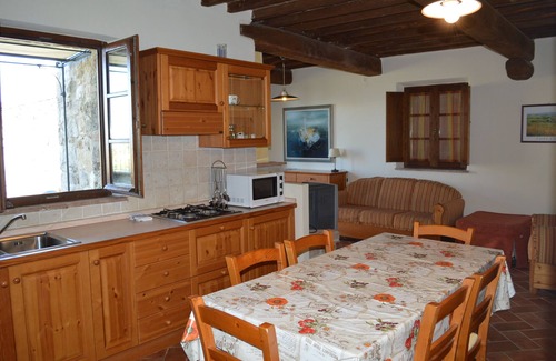 Asciano Casa | Casa de 3 dormitorios con jardín privado y terraza privada; piscina compartida