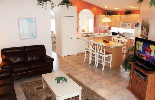 Ridgewood Lakes Villa | 3 bedrooms pool home Gated community Ridgewood Lakes