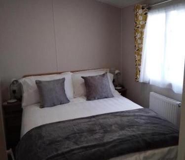 Norwich Casa | 3 bedrooms Sleeps 8 Self Catering House Near Norwich City Centre And UEA