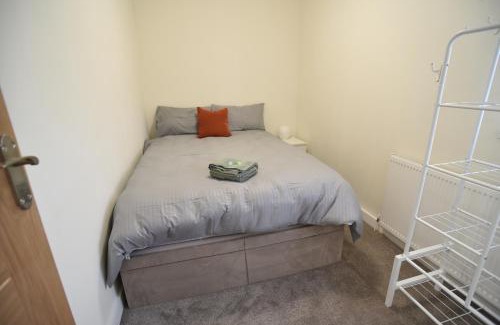 St Helens Apartamento | 3 Bedrooms, Spacious, off road parking, Minimum 2 Nights