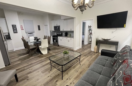 Orange Apartamento | 3 Bedrooms with Parking. Easy ride to NYC , Newark and The American Dream Mall