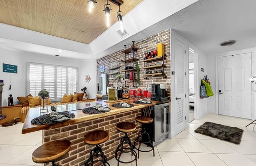 Bayshore Gardens Apartamento | 3-beds/ 2 baths luxury VILLA in gated Bollettieri Resort Villas at IMG Academy