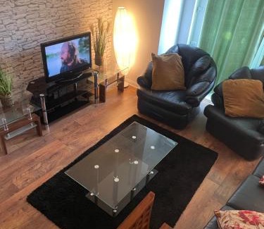 North Glasgow Apartamento | 3 beds in a 2 bedroom COSY apartment located close to city centre Glasgow