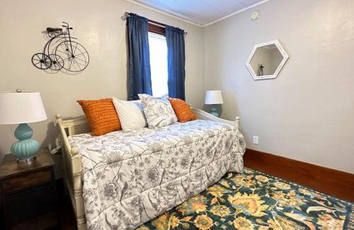 Upper Village Apartamento | 3 beds in Gorham direct trail access