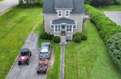 Upper Village Apartamento | 3 beds in Gorham direct trail access