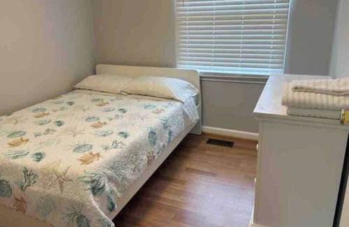 Germantown Casa | 3 beds - sleeps 6! Single Family home in center of Germantown!