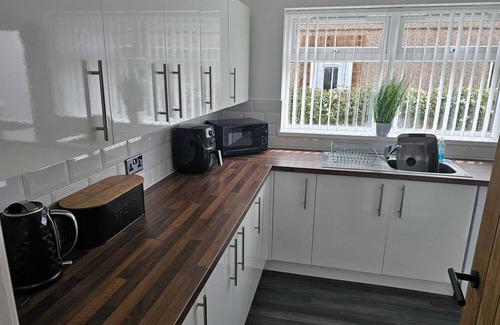 Rhyd-y-foel Casa | Modern, Spacious walking distance to castle & town