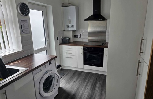 Rhyd-y-foel Casa | Modern, Spacious walking distance to castle & town