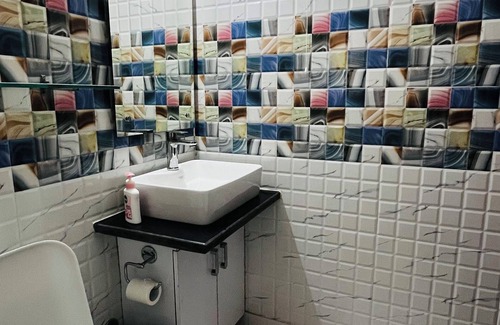 Vasant Kunj Apartamento | 3-BHK apartment in New Delhi with WiFi, AC at a 15 min distance from IGI Airport