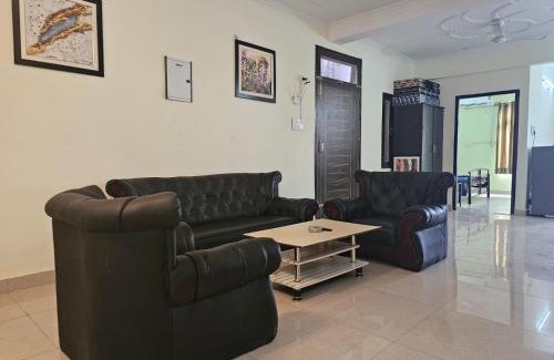 Alambagh Apartamento | 3 BHK in Krishna Nagar Lucknow LKO 401 L