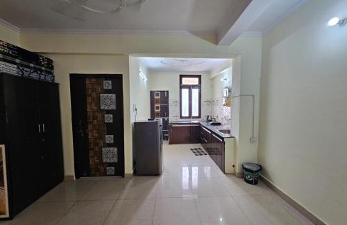 Alambagh Apartamento | 3 BHK in Krishna Nagar Lucknow LKO 302R