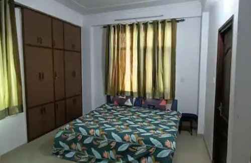 Alambagh Apartamento | 3 BHK in Krishna Nagar Lucknow LKO 202R