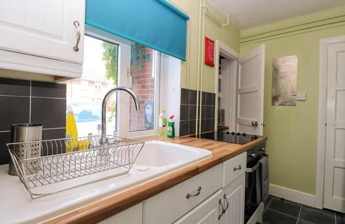 Thorpe St Andrew Cabaña | 3 BIRKBECK WAY, pet friendly, with hot tub in Norwich