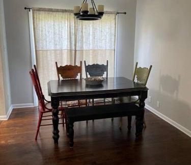 Central Arlington Casa | *3 blocks from AT&T Stadium* 2 bedroom-sleeps 6