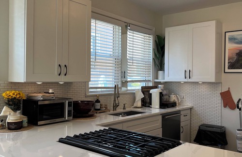 Margate City Condominio | 3 BR/1.5 Bath condo in Ventnor - block from beach w/ steamshower