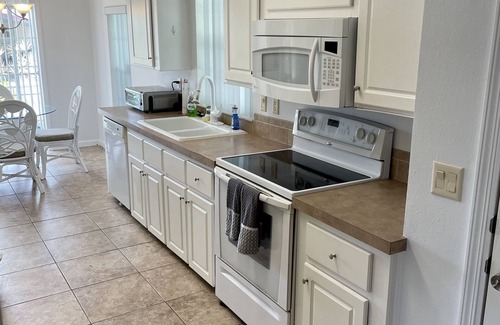 Palmetto Casa | 3 BR 2 BA newly remodeled house w/ nearby beaches, parks, shopping and nightlife