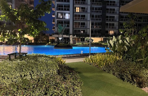 Pandacan Condominio | 3-BR , 2 Bath condo with AC, WiFi+Free Parking+Netflix- 8 persons
