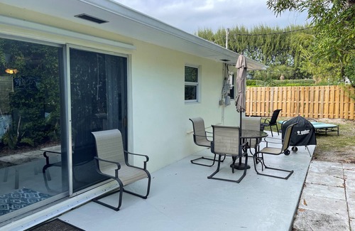Singer Island Casa | 3 BR/ 2 BATH WALK TO BEACH