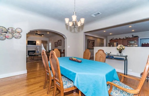 Jefferson Casa | 3 BR, 2 Baths, Pets & family friendly, Historical safe home + 5 miles downtown