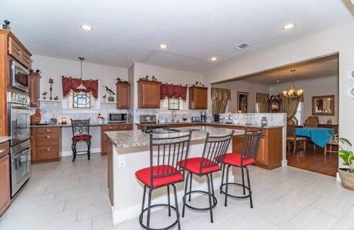 Jefferson Casa | 3 BR, 2 Baths, Pets & family friendly, Historical safe home + 5 miles downtown