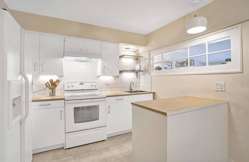 Imperial Point Casa | 3 BR / 2 Miles Beach / Safe & Secure Imperial Point neighborhood.