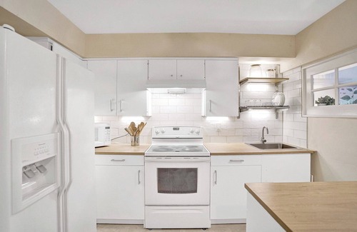 Imperial Point Casa | 3 BR / 2 Miles Beach / Safe & Secure Imperial Point neighborhood.