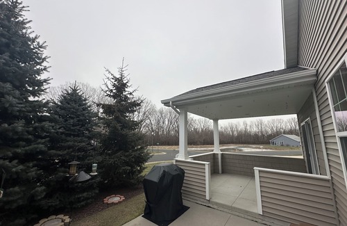 Neenah Casa | 3-br 3 bath 3 miles to Appleton Airport, 15 min to EAA